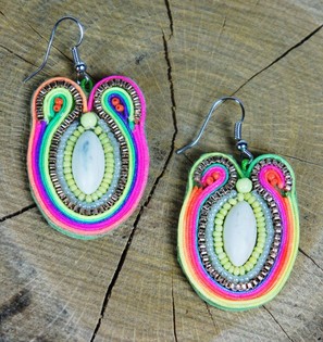 Boucles d'oreilles colorées style Ibiza (1 pc)