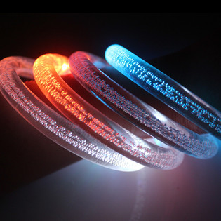 BRACELETS LUMINEUX SUR CARTE (12 pcs)